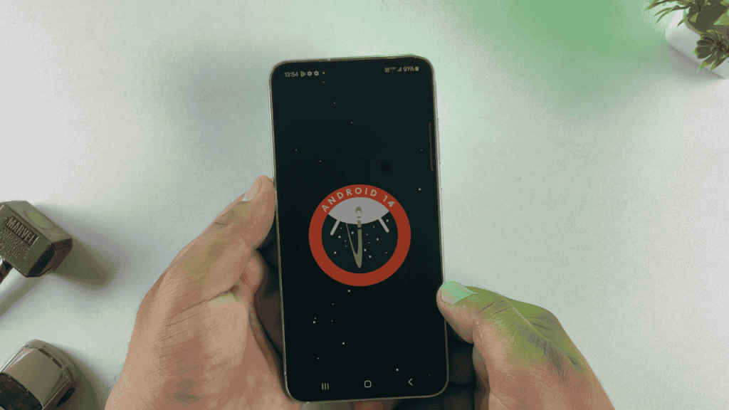 Samsung Running One UI 6